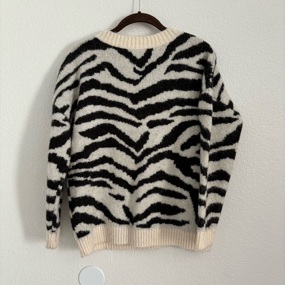 Reiss Women's Size XS Black/White Zana Zebra Print V-Neck Sweater - Picture 4 of 4